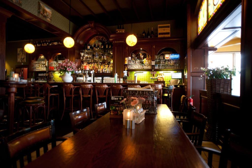 Et Le Cafe De Paris